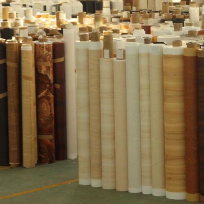 ποιότητας  Jiangsu non self adhesive bergli embossed wood grain design pvc interior decorative film roll for doors εργοστάσιο